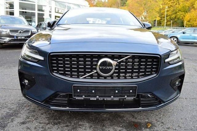 Gebraucht Volvo S60 197 PS (144 kW) 2024 Blau metallic Limousine