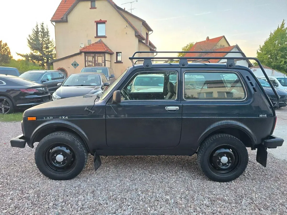 Gebraucht Lada niva 83 PS (61 kW) 2012 SUV