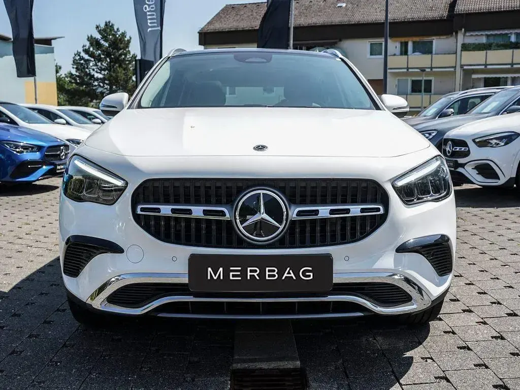 Gebraucht Mercedes GLA180 Advanced 185 PS (136 kW) 2024 Polarweiß SUV