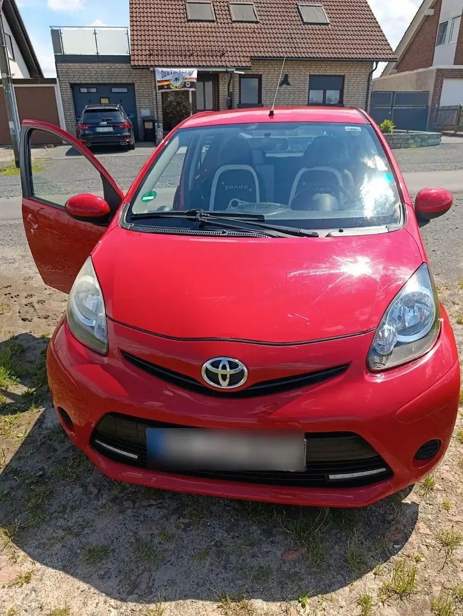 Gebraucht Toyota Aygo Cool 68 PS (50 kW) 2013 Rot Kleinwagen