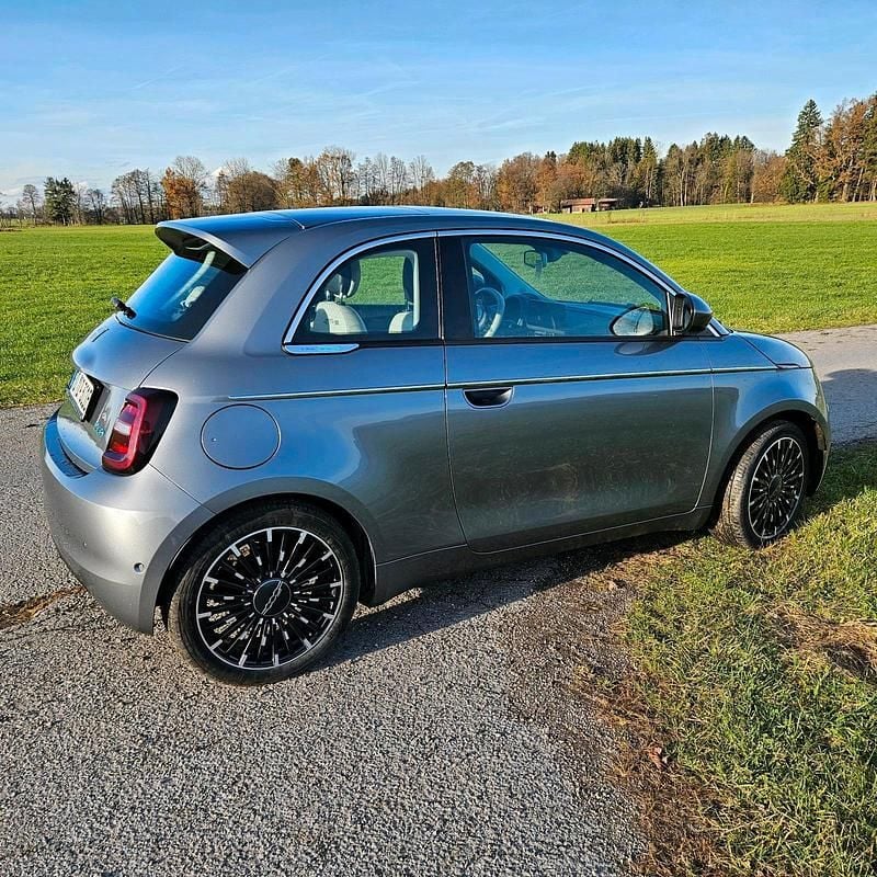 Grau Gebraucht 2024 Fiat 500e La Prima Kleinwagen | 19.950 € (Superpreis) - Bild 1/4