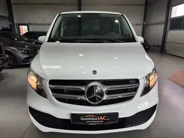 Gebraucht Mercedes V220 163 PS (119 kW) 2022 Weiß Van / Kleinbus
