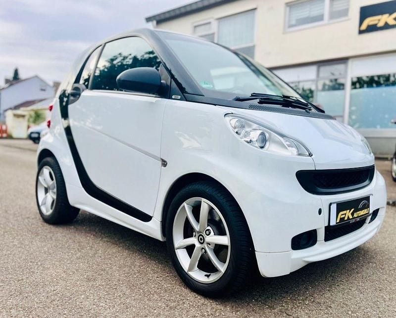 Weiß Gebraucht 2012 Smart ForTwo Coupé Coupé | 5.999 € - Bild 1/4