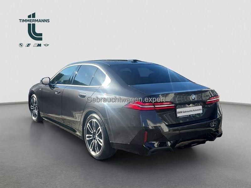 Gebraucht BMW 520 197 PS (144 kW) 2024 Sophistograu brillanteffekt (metallic) Limousine
