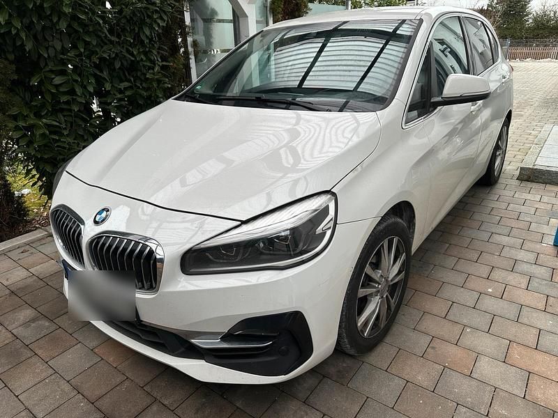 Weiß Gebraucht 2018 BMW 218 Luxury Line Kombi | 12.000 € (Guter Preis) - Bild 1/4