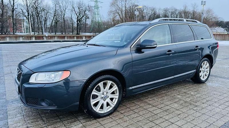 Blau Gebraucht 2012 Volvo V70 Summum Kombi | 9.500 € (Teuer) - Bild 1/4