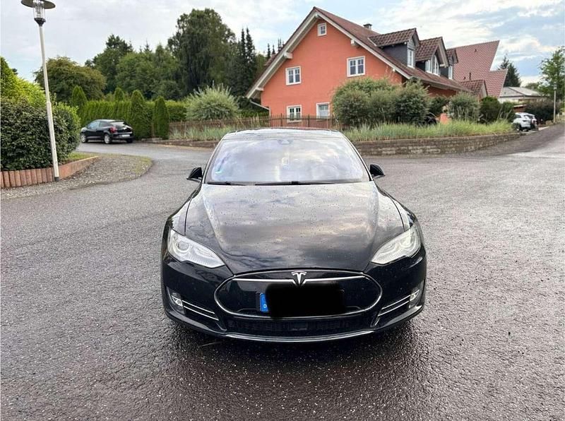 Schwarz Gebraucht 2014 Tesla Model S Limousine | 21.800 € (Etwas zu teuer) - Bild 1/4