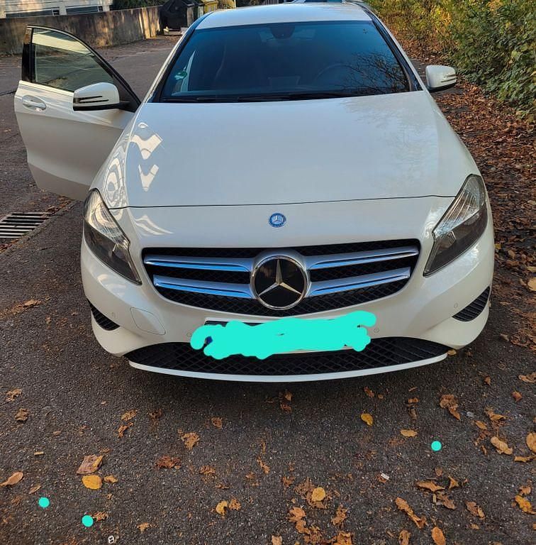 Weiß Gebraucht 2014 Mercedes A200 Limousine | 12.999 € (Fairer Preis) - Bild 1/4
