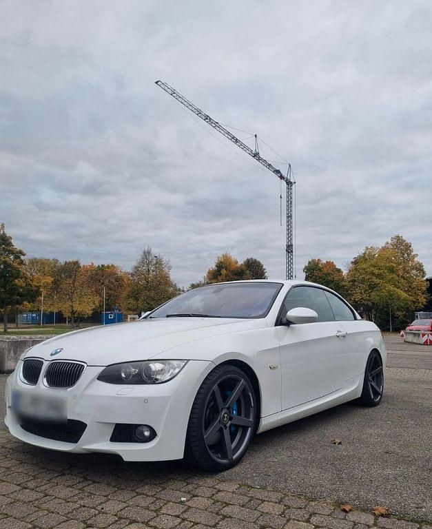 Weiß Gebraucht 2009 BMW 330 Cabriolet M Sport Cabrio | 12.590 € (Fairer Preis) - Bild 1/4