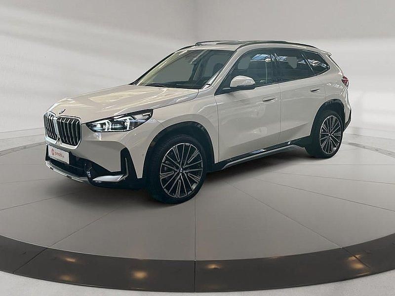 Alpinweiss iii Gebraucht 2025 BMW X1 Comfort Edition SUV | 47.490 € (Fairer Preis) - Bild 1/4