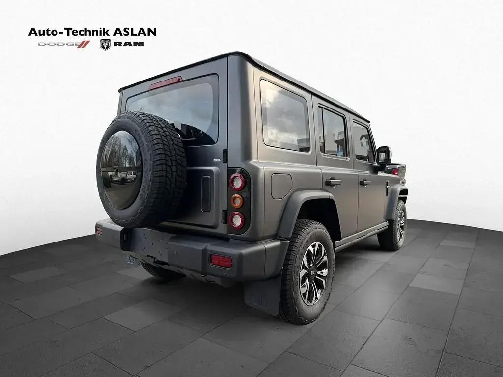 Neu BAW 212 166 PS (122 kW) 2026 Grau SUV