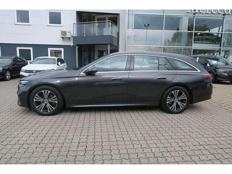 Gebraucht Mercedes E220 Advanced 197 PS (144 kW) 2024 Grau Kombi