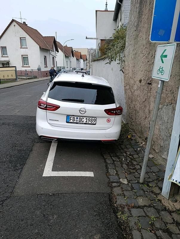 Weiß Gebraucht 2021 Opel Insignia Kombi | 14.000 € (Superpreis) - Bild 1/4