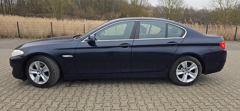 Gebraucht BMW 520 183 PS (134 kW) 2012 Blau Limousine