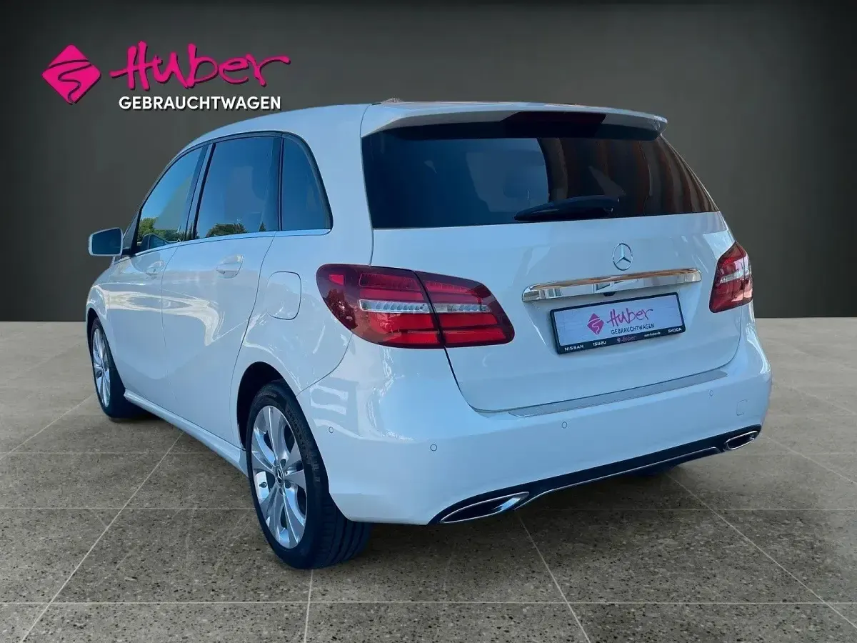 Gebraucht Mercedes B200 156 PS (114 kW) 2018 Weiß Kleinwagen