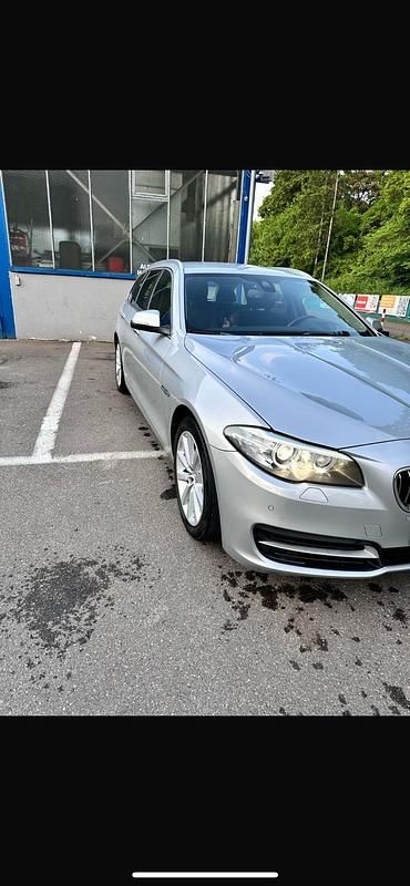 Gebraucht BMW 520 190 PS (139 kW) 2016 Grau Kombi