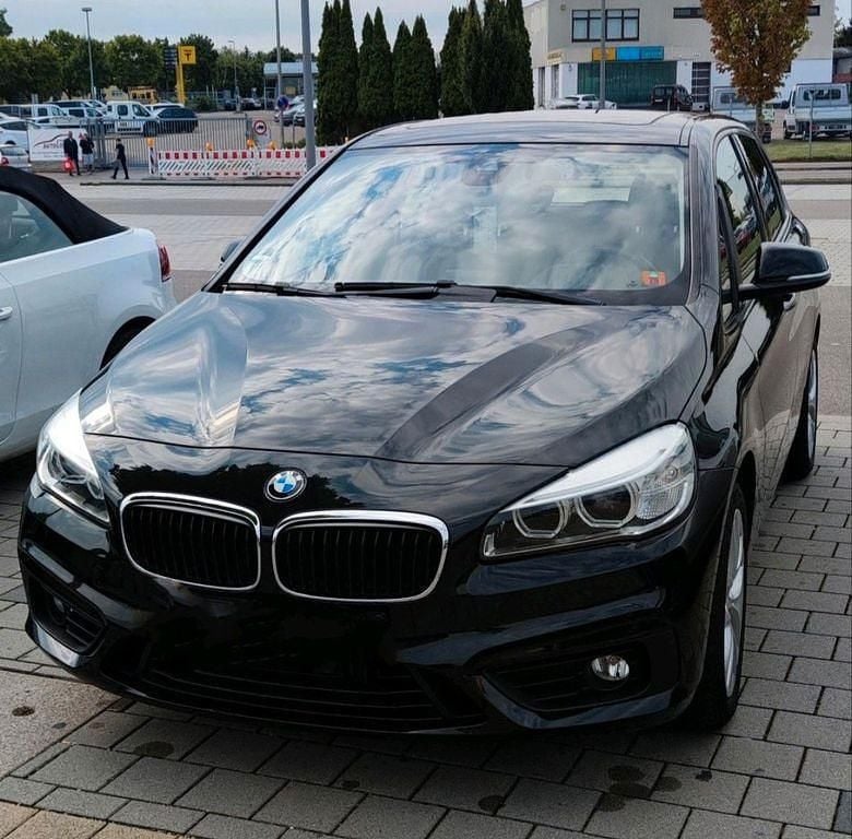 Schwarz Gebraucht 2015 BMW 218 Active Tourer Comfort Edition Van / Kleinbus | 12.300 € (Fairer Preis) - Bild 1/4