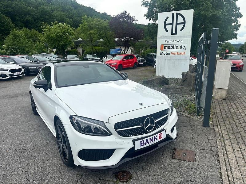 Weiß Gebraucht 2017 Mercedes C250 AMG line Coupé | 31.995 € (Teuer) - Bild 1/3