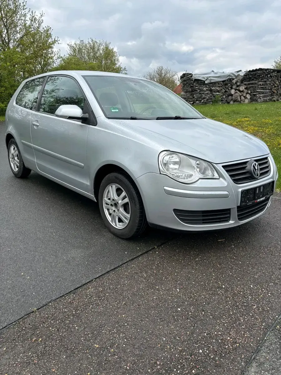 Gebraucht VW Polo 60 PS (44 kW) 2009 Silber Kleinwagen