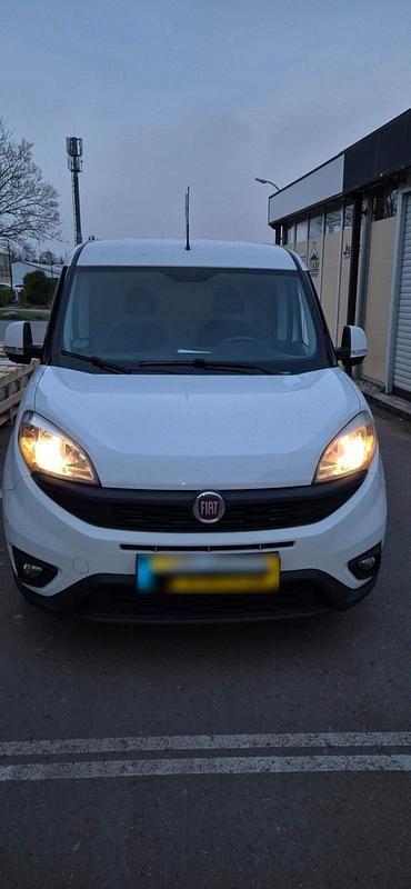 Gebraucht Fiat Doblò 90 PS (66 kW) 2016 Weiß Van / Kleinbus