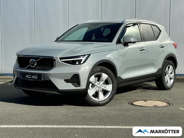 Neu Volvo XC40 Core 163 PS (119 kW) 2026 Grau SUV