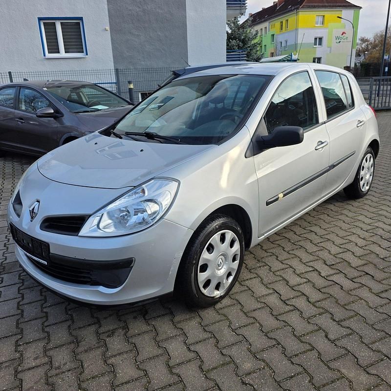 Gebraucht Renault Clio II 75 PS (55 kW) 2009 Silber Kleinwagen