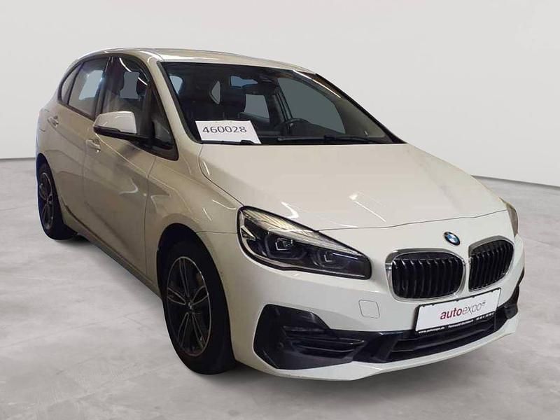 Alpinweiß Gebraucht 2021 BMW 218 Active Tourer Sport Line Van / Kleinbus | 16.590 € - Bild 1/4