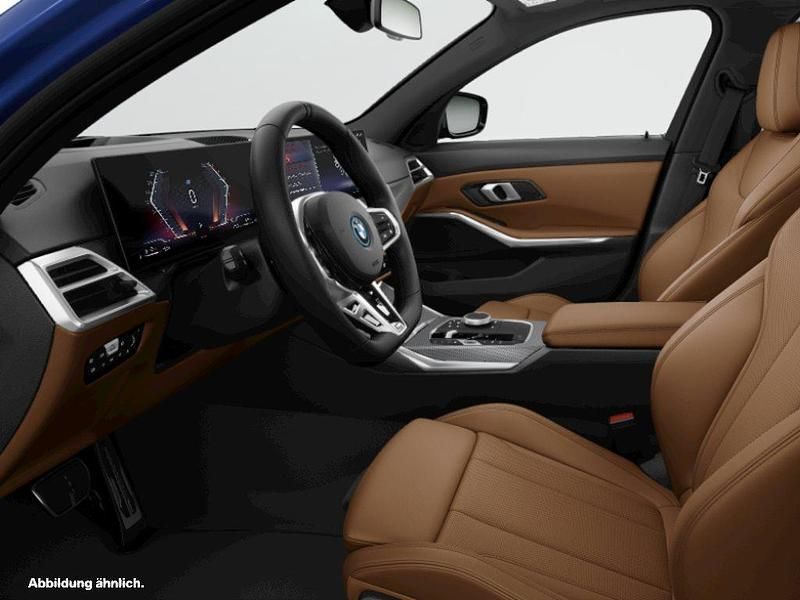Blau Gebraucht 2024 BMW 330e Kombi | 49.585 € - Bild 1/2