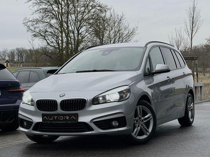 Silber Gebraucht 2017 BMW 220 Gran Tourer Sport Line Van / Kleinbus | 10.990 € (Superpreis) - Bild 1/4