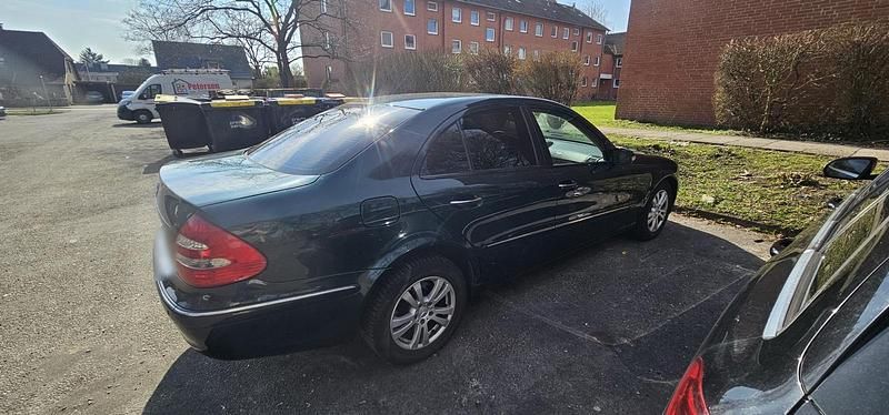 Gebraucht Mercedes E220 Elegance 150 PS (110 kW) 2003 Grün Limousine