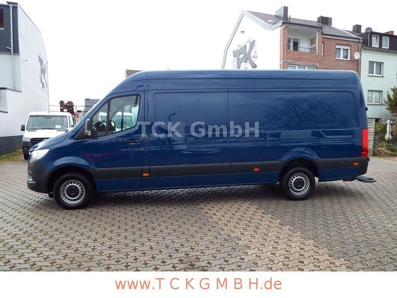 Gebraucht Mercedes Sprinter 170 PS (125 kW) 2023 Blau Van