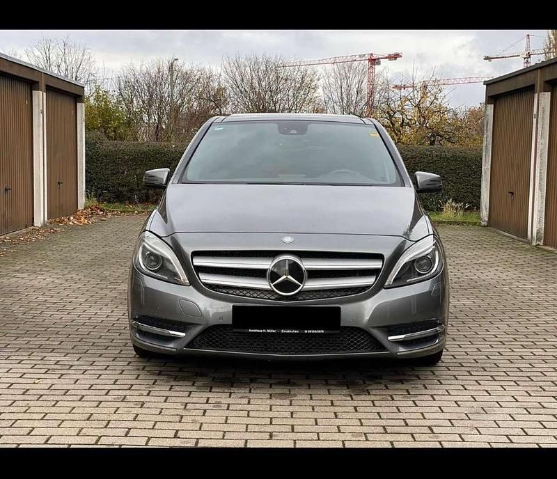 Gebraucht Mercedes B220 170 PS (125 kW) 2014 Grau Kleinwagen