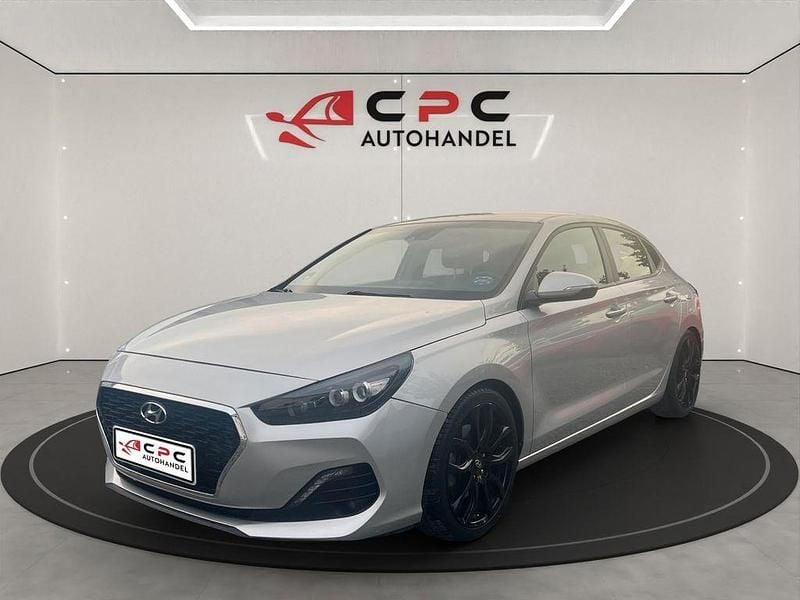Silber Gebraucht 2019 Hyundai i30 Trend Limousine | 13.900 € (Guter Preis) - Bild 1/4