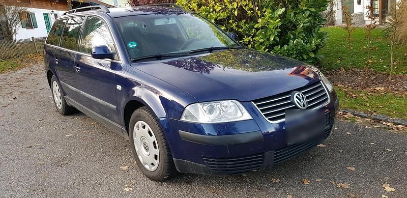 Blau Gebraucht 2001 VW Passat Kombi | 2.000 € (Fairer Preis) - Bild 1/4