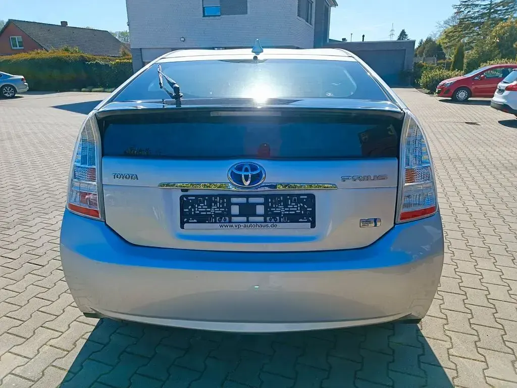 Gebraucht Toyota Prius 99 PS (72 kW) 2011 Silber Limousine