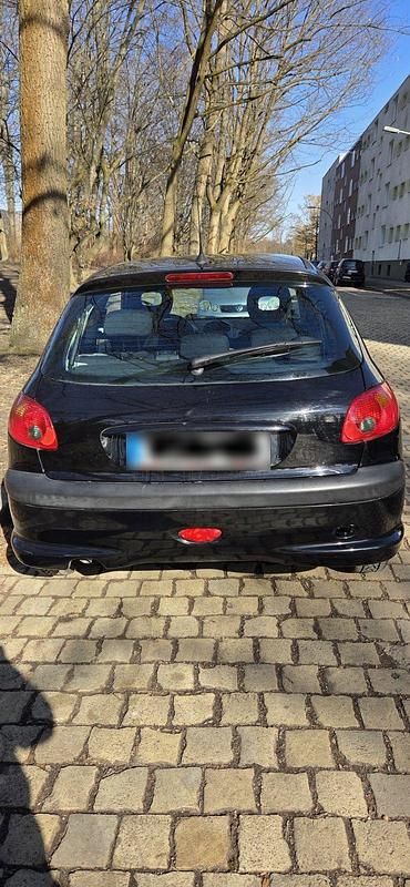 Gebraucht Peugeot 206 75 PS (55 kW) 2009 Schwarz Kleinwagen