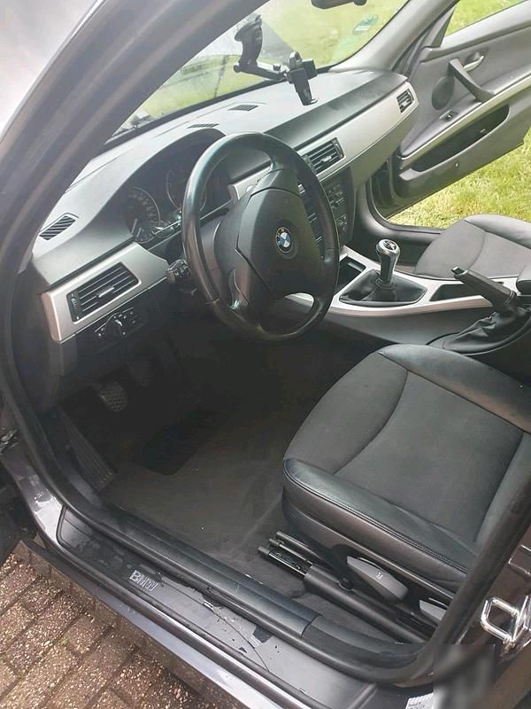 Gebraucht BMW 320 150 PS (110 kW) 2006 Grau Kombi