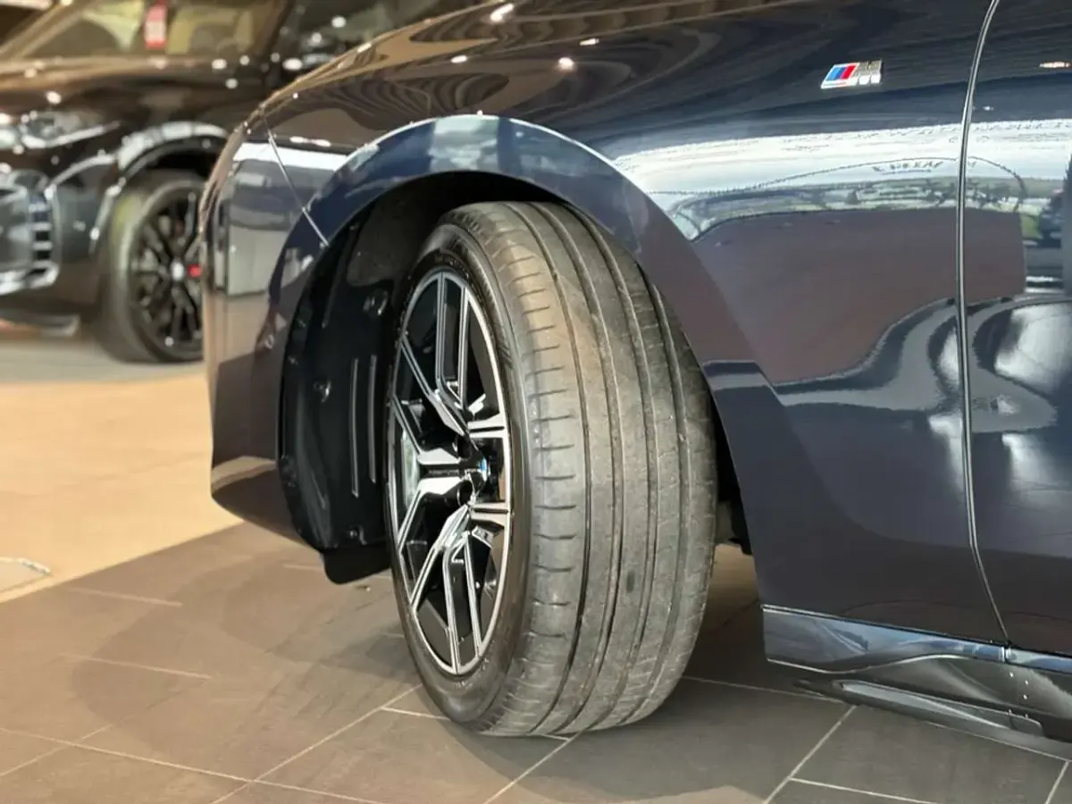 Gebraucht BMW i7 M Sport 400 kW (544 PS) 2025 M carbonschwarz Limousine