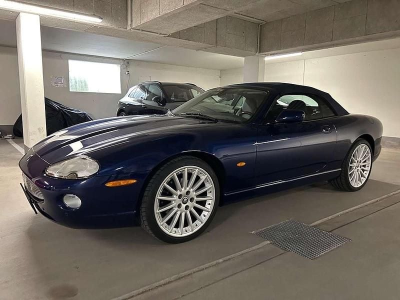 Pacific blue metallic Gebraucht 2004 Jaguar XK8 Cabrio | 39.950 € - Bild 1/4