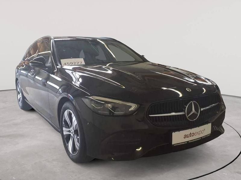 Obsidianschwarz metallic Gebraucht 2023 Mercedes C200 Avantgarde Kombi | 29.990 € (Guter Preis) - Bild 1/4