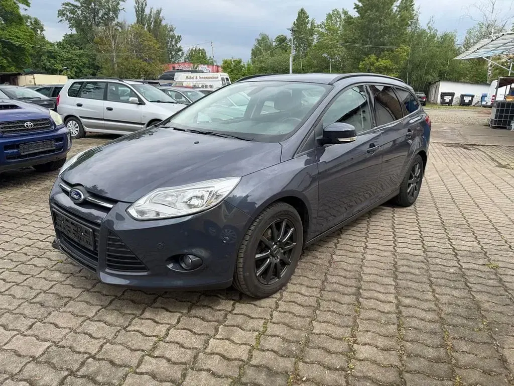 Gebraucht Ford Focus Champions Edition 125 PS (91 kW) 2013 Grau Limousine