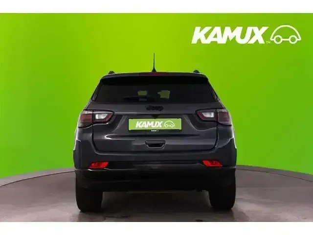 Gebraucht Jeep Compass Summit 131 PS (96 kW) 2025 Silber / grau SUV