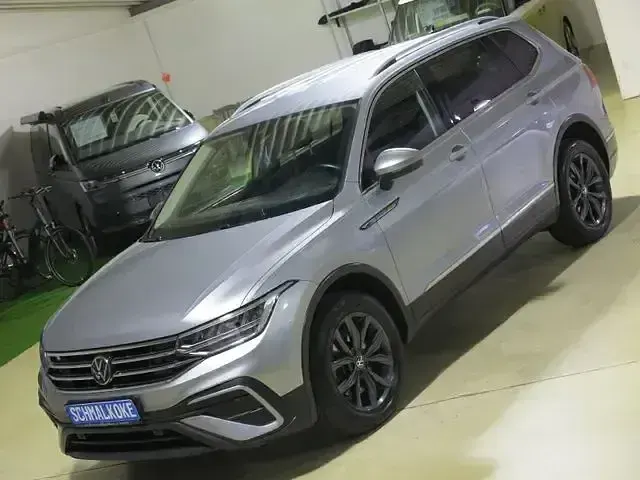Gebraucht VW Tiguan Allspace Life 200 PS (147 kW) 2023 Pyrit silber (metallic) SUV