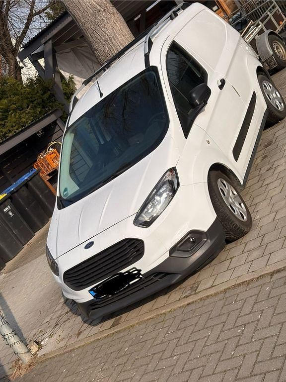 Gebraucht Ford Courier 101 PS (74 kW) 2022 Weiß Van / Kleinbus