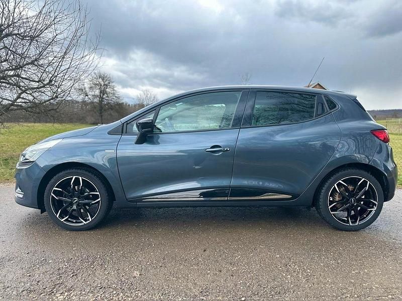 Gebraucht Renault Clio IV LIMITED 118 PS (86 kW) 2017 Grau Limousine