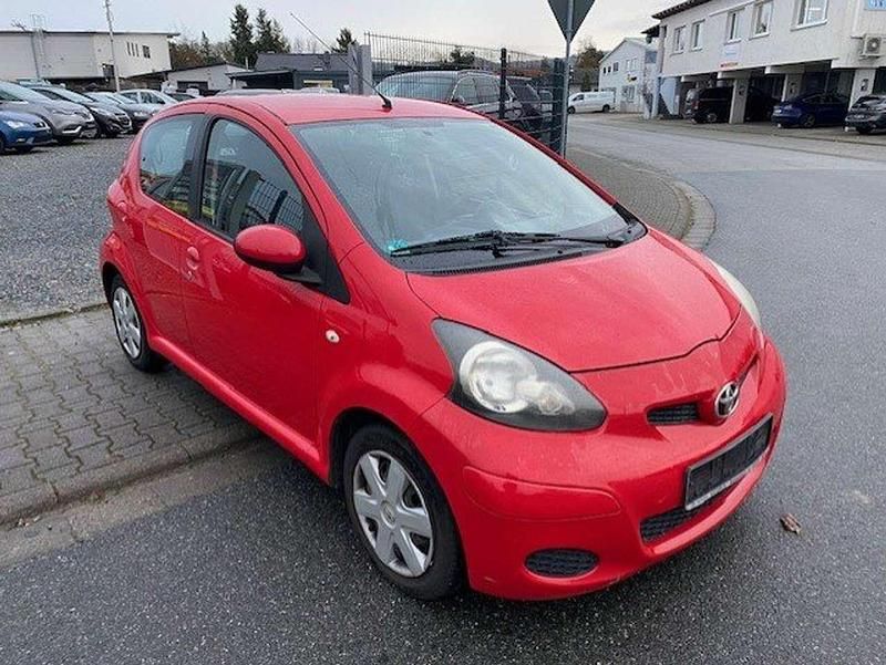 Fire red Gebraucht 2010 Toyota Aygo Cool Kleinwagen | 1.750 € (Guter Preis) - Bild 1/4