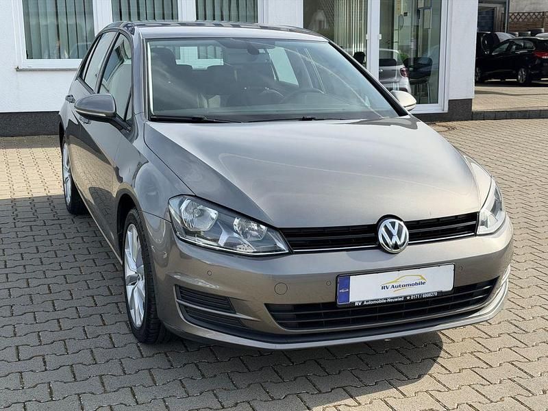 Gebraucht VW Golf VII Trendline 105 PS (77 kW) 2015 Grau Limousine