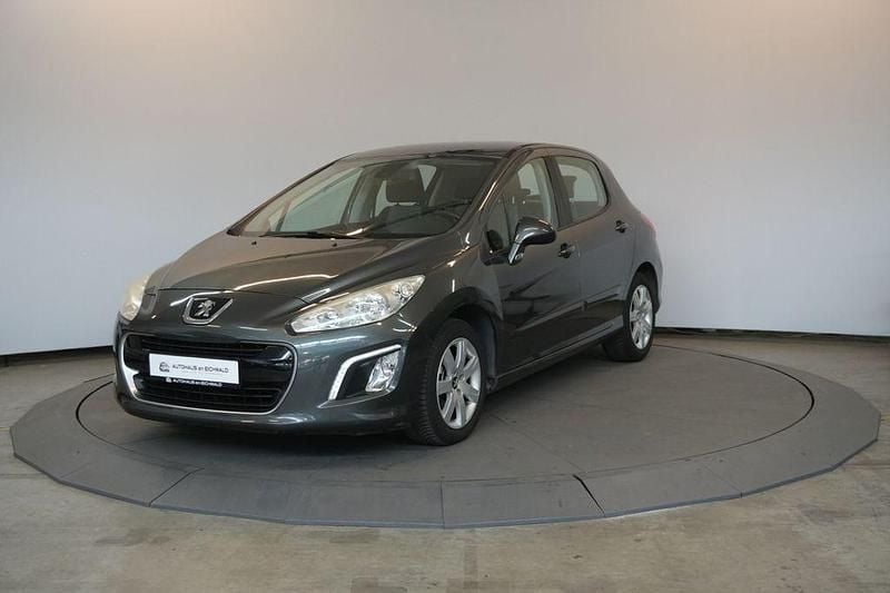 Grau Gebraucht 2013 Peugeot 308 Active Limousine | 5.790 € (Superpreis) - Bild 1/4