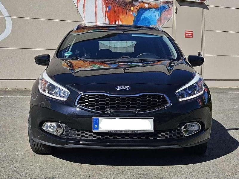 Schwarz Gebraucht 2014 Kia Ceed Sportswagon FIFA World Cup Edition Kombi | 8.500 € (Fairer Preis) - Bild 1/4