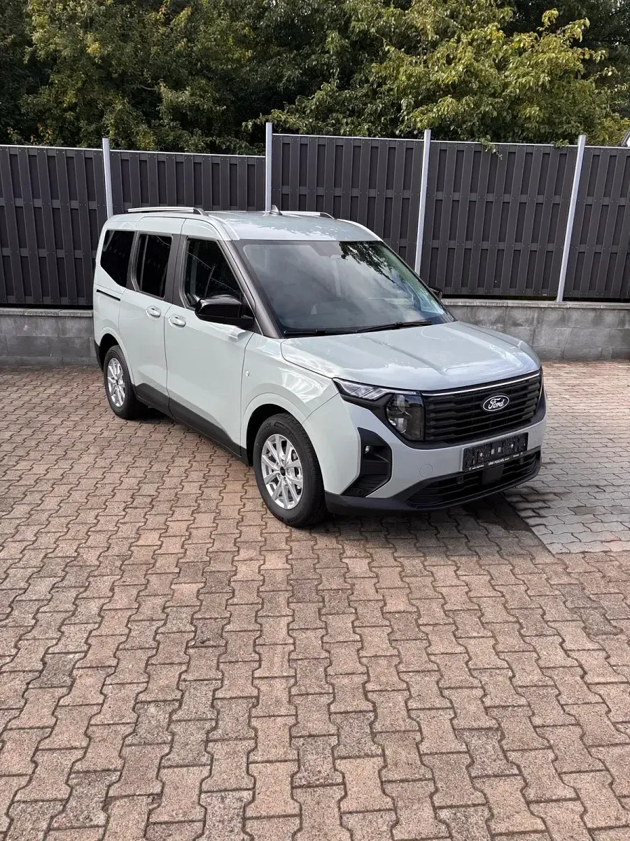 Gebraucht Ford Tourneo Courier Titanium 125 PS (91 kW) 2026 Grau Van / Kleinbus